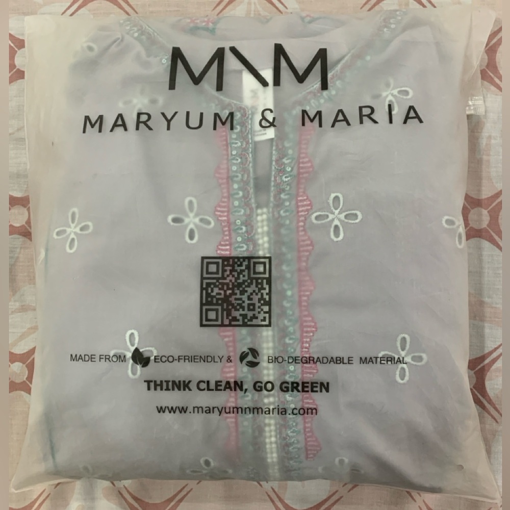 Maryum & Maria Embroidered Suit - Picture 17 of 17